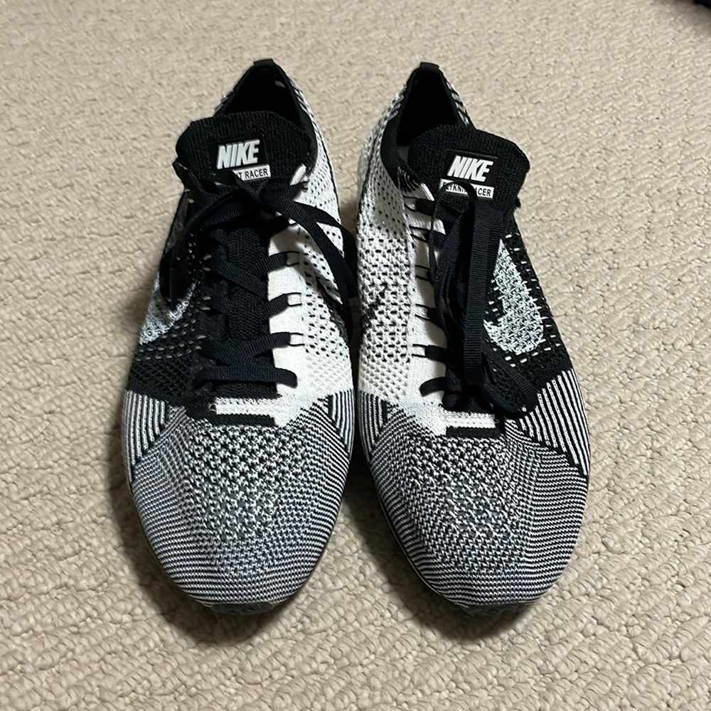 Nike Flyknit Racers Black White Running Training Shoes size 10
